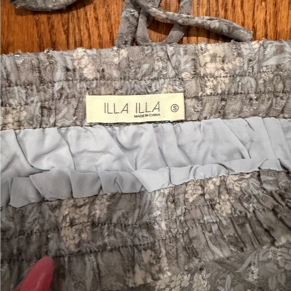 NWOT ILLA ILLA Floral Smocked Crop Top & Ruffle Skirt Set – Gray – Size Small - Picture 3 of 7